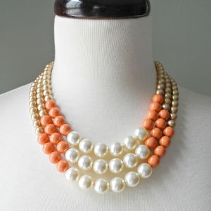 Collar de Resina Moderno con Colgante Lindo Hecho a Mano, Joyería de Moda para Mujer, Colección APEX ALIGN Gift Boutique Worldwide Beads - Product Image 2