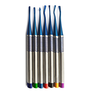 Elevador PDL de Acero Inoxidable con Punta Microdentada y Puntas Recubiertas de Titanio Azul, Set Dental PDL CE ISO de Grip Surgical - Product Image 1