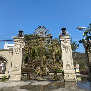 Eleve la elegancia de su propiedad con una puerta de hierro forjado de lujo que refleja elegancia y un estilo europeo atemporal. - Product Image 1