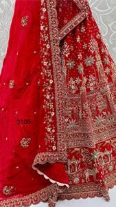 Robe de mariée en soie brodée rouge, style Lehenga Choli, longueur ras du sol, coupe trapèze, richement perlée, style Banarasi, avec dupatta, pour la mariée et les fêtes - Product Image 4