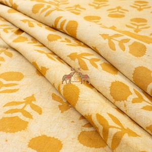 Tissu imprimé floral traditionnel Bagru, pur coton, tissu floral Bagru imprimé à la main, style Sanganeri, textile en coton - Product Image 2