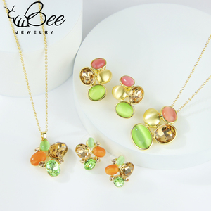 Conjunto de joyería de cristal con dijes para mujer, de alta calidad original, chapado en oro de 14 quilates, estilo vintage, collar y aretes de colores, para novias. - Product Image 5