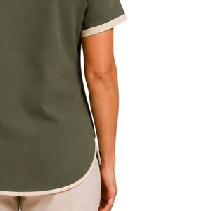 Camiseta de Manga Corta con Cuello en V Asimétrico para Mujer, Color Verde Oliva, con Detalle de Botones en Contraste Crema, Ropa Casual Personalizada al por Mayor - Product Image 5