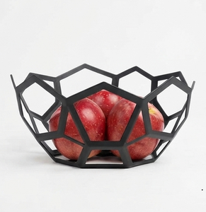 Corbeille à fruits géométrique moderne en métal noir ajouré, bol de rangement pour comptoir de cuisine - Product Image 5