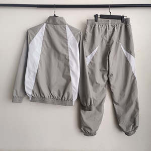 Oferta Caliente: Conjunto Cortavientos Personalizado de Alta Calidad para Mujer - Chaqueta con Cremallera y Pantalón Jogger a Rayas - Product Image 5