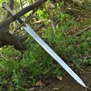 Épée viking en acier à haute teneur en carbone forgée à la main avec fourreau en bois sculpté, style guerrier nordique médiéval, lame de haute qualité, fourreau de qualité supérieure - Product Image 4