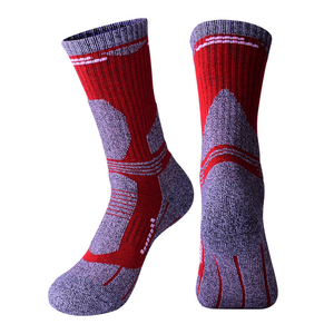 Calcetines deportivos de baloncesto al por mayor con logotipo OEM personalizado, calcetines de pareja con bordado alto, calcetines de skate de marca privada, negros lisos, de punto de élite. - Product Image 6