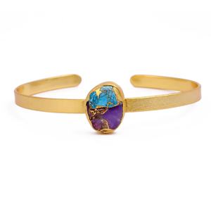 Brazalete Ajustable Abierto Geométrico Ovalado de Piedra Amatista Mohave, Chapado en Oro, Hecho a Mano, Moderno y Elegante, Unisex - Product Image 3