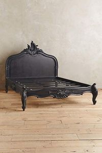 Cadre de lit en bois massif artisanal de luxe, orné de sculptures rococo en forme de coquille, finition noire charbon mate - Product Image 3