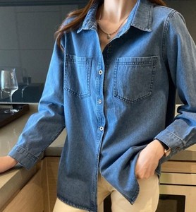 เสื้อเชิ้ตยีนส์ผู้หญิง แขนยาว ติดกระดุม ทรงหลวม ปกคอพับ สีพื้น ผ้าทวิล แขนยาวเต็มตัว - Product Image 1