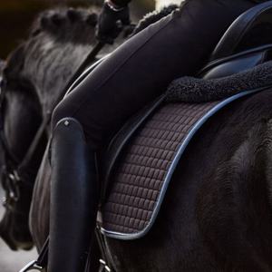 Tapis de Selle Antidérapant Polyvalent Personnalisé pour Chevaux, Protection pour Selles de Saut, Utilisation Quatre Saisons, Couleur et Logo Personnalisables - Product Image 4