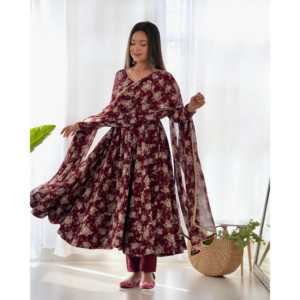 Hermoso Vestido Anarkali Talla XS para Fiesta con Colgante y Dupatta - Product Image 2