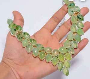 Collar de Piedras Mixtas Coloridas con Colgante de Espiral Plateado, Versátil para Uso Diario y Vacacional - Product Image 1