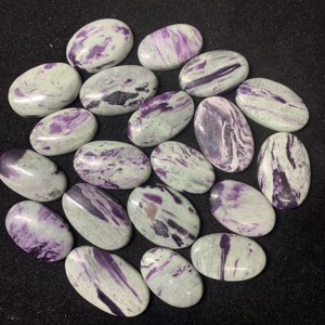 Rida Creations Kammererite Naturelle Cabochon Libre Blanc Violet Haute Qualité Certifié IGI Tailles Personnalisables Fabrication de Bijoux - Product Image 5