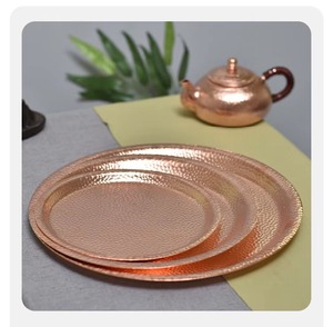 Plateau circulaire en cuivre martelé, artisanat métallique, plat de service décoratif - Product Image 2
