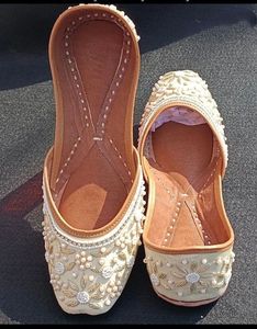 2. Pakistani Women Khussa Traditional Embroidered Pumps Soft Comfortable Ladies Flats Fashion Ethnic Footwear Wholesale - Product Image 6