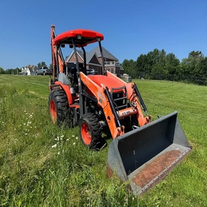 Retroexcavadora Kubota M62 de 62HP, tractor de uso ligero, motor potente y sistema de transmisión suave. - Product Image 2