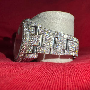 Montre de luxe pour homme avec cadran à aiguilles en moissanite, design sport en acier inoxydable 904L, mouvement à quartz, service OEM ODM disponible - Product Image 1