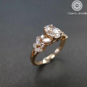 Anillo de Compromiso de Plata para Mujer Charm_Jewells con Moissanita de Corte Cojín, Certificado IGI, Engaste Clásico de Garras, Diseño Floral - Product Image 1