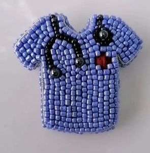 Broche d'oiseau brodée à la main avec un design de perlage complexe, broche papillon de luxe perlée, broderie artisanale, accessoire de mode - Product Image 1