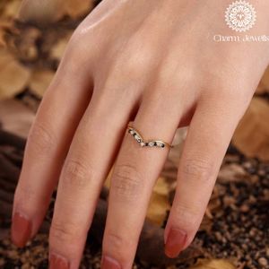 Anillo de compromiso romántico con alas de moissanita chapado en oro de 10 quilates y plata Charm Jewels, engaste de púas, joyería para mujer - Product Image 4