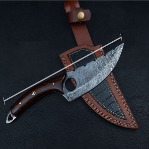 Couteau de chasse artisanal en acier Damas de qualité supérieure avec étui en cuir, outil utilitaire pour l'aventure en plein air et le camping, artisanat durable - Product Image 2