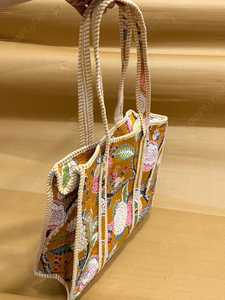 Handcrafted Quilted Floral <b>Tote</b> Bag Printed Fabric Shoulder Handbag Lightweight Everyday Carry Designer Casual Shopping Bag - Product Image 6