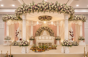 Tremendous Trio Pillar Mandap Nouvelle Arrivée Léger Taille Personnalisée Décoration de Mariage Indienne Hindoue de Luxe pour Intérieur en Fibre de Verre - Product Image 3