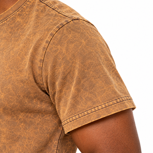 Camiseta Iota Phi Theta marrón lavada para hombre, manga corta, cuello redondo, escudo bordado, efecto vintage, camiseta informal de algodón cómoda - Product Image 5