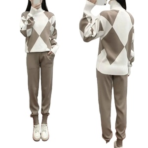 Ensemble haut et pantalon pour femme, sweat-shirt à capuche et pantalon de survêtement, coupe régulière, tenue de sport d'automne, manches longues, élastique, uni, 100% - Product Image 1