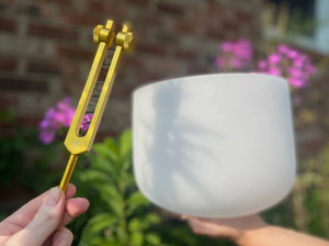 Diapasón de Solfeggio de 174 Hz con peso - Opciones de estuche, martillo y protector para uso médico - Product Image 2