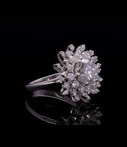 Anillo de Diseño con Halo Floral y Diamantes, Certificado IGI, Oro de 18K, para Mujer, Joyería Elegante para Novia, Regalo para Boda y Fiesta - Product Image 2