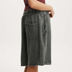 Shorts OEM ODM de color gris sólido con lavado ácido, 100% algodón, totalmente sublimados, impresos, antibacterianos, para unisex. - Product Image 3