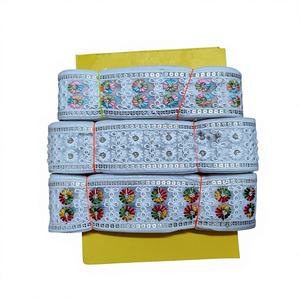 Dentelle brodée durable et douce, disponible en plusieurs couleurs et motifs attrayants. - Product Image 1