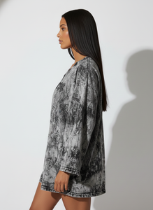 Camiseta Premium para Mujer, Cuello en V, Estilo Holgado, Lavado Ácido, 200 GSM, Algodón, Blanco y Negro - Product Image 4