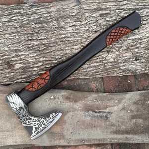 THEWIZ CRAFTS Hacha Tomahawk Premium Hecha a Mano, Acero con Alto Contenido de Carbono, Hacha Vikinga con Mango de Madera y Funda de Cuero, Garantía de 3 Años - Product Image 3