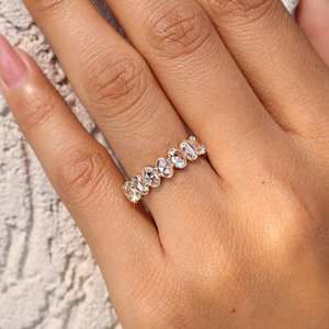 Anillo de Eternidad con Moissanita de Corte Ovalado para Mujer - Product Image 4