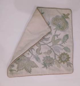 Housses de coussin de style bohème avec pompons et imprimés géométriques créent une ambiance artistique décontractée, parfaites pour les chambres et les balcons. - Product Image 5