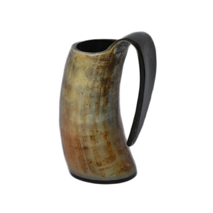Taza de cuerno de búfalo de diseño elegante, de resina y madera, ideal para beber, con acabado natural y soporte. - Product Image 1