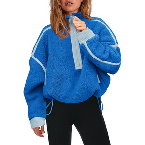 Sweat-shirt en polaire sherpa pour femme, tendance, avec logo sur le devant, écologique et personnalisable pour tenues décontractées - Product Image 1