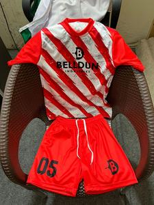Ensemble de maillot et short de football personnalisé, rayé rouge et blanc, sublimé, séchage rapide, 100% polyester, vêtements de sport pour garçons - Product Image 5