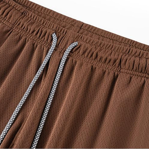 Pantalones cortos deportivos transpirables de malla para hombre, con cordón en la cintura, de secado rápido, para correr, en venta en línea. - Product Image 3