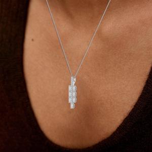 Pendentif émeraude en diamant de laboratoire 1,19 CTW avec monture en or jaune 9 carats, élégant collier bijou pour femme - Product Image 4