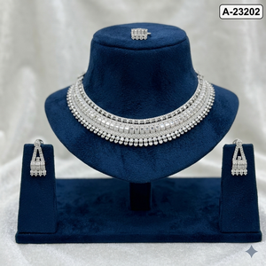 ชุดเครื่องประดับผู้หญิง MOLL JEWELLERS ดีไซน์หรูหราสไตล์วินเทจ ชุบโรเดียม ประดับเพชรซิร์คอน รับรองคุณภาพ ดีไซน์ทันสมัย ลายสัญลักษณ์สันติภาพ (สร้อยคอ ต่างหู) - Product Image 1