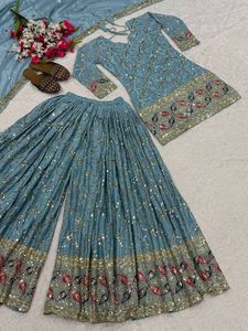 Ensemble Sharara de style pakistanais haut de gamme, Kurta en soie pure avec dupatta brodée, tenue ethnique pour fêtes et occasions spéciales - Product Image 5