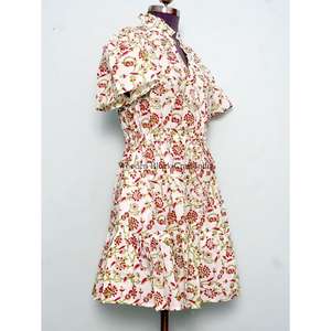 Vente en gros de robes courtes sexy et mignonnes pour femmes, de haute qualité, personnalisables, à imprimé floral, à manches courtes, style décontracté - Product Image 5