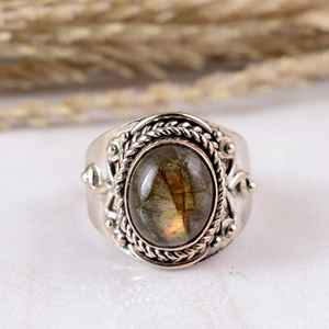 Anillo de Plata de Ley 925 con Labradorita Azul Fuego, Engaste en Bisel, Hecho a Mano, Estilo Antiguo, Vintage, Bohemio, Texturizado, para Fiesta, con Gema de Diseño - Product Image 1