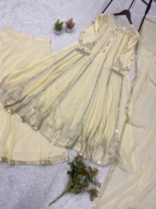 Conjunto de top de georgette con bordado de secuencia de diseño y trabajo con espejos reales, con falda lehenga y dupatta, completamente cosido y listo para usar. - Product Image 5