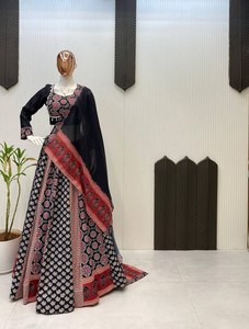 Nuevo Lehenga indio de diseño especial para Navratri, estampado en rayón, con blusa de encaje Kodi de rayón estampado y dupatta de algodón Mul estampado. - Product Image 2