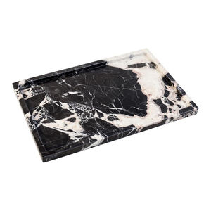 Bandeja Grande de Mármol Ónix Blanco y Negro Hecha a Mano con Diseño de Logotipo Personalizado, Piedra Antigua Irregular de Lujo para Cocina y Sala de Estar - Product Image 1